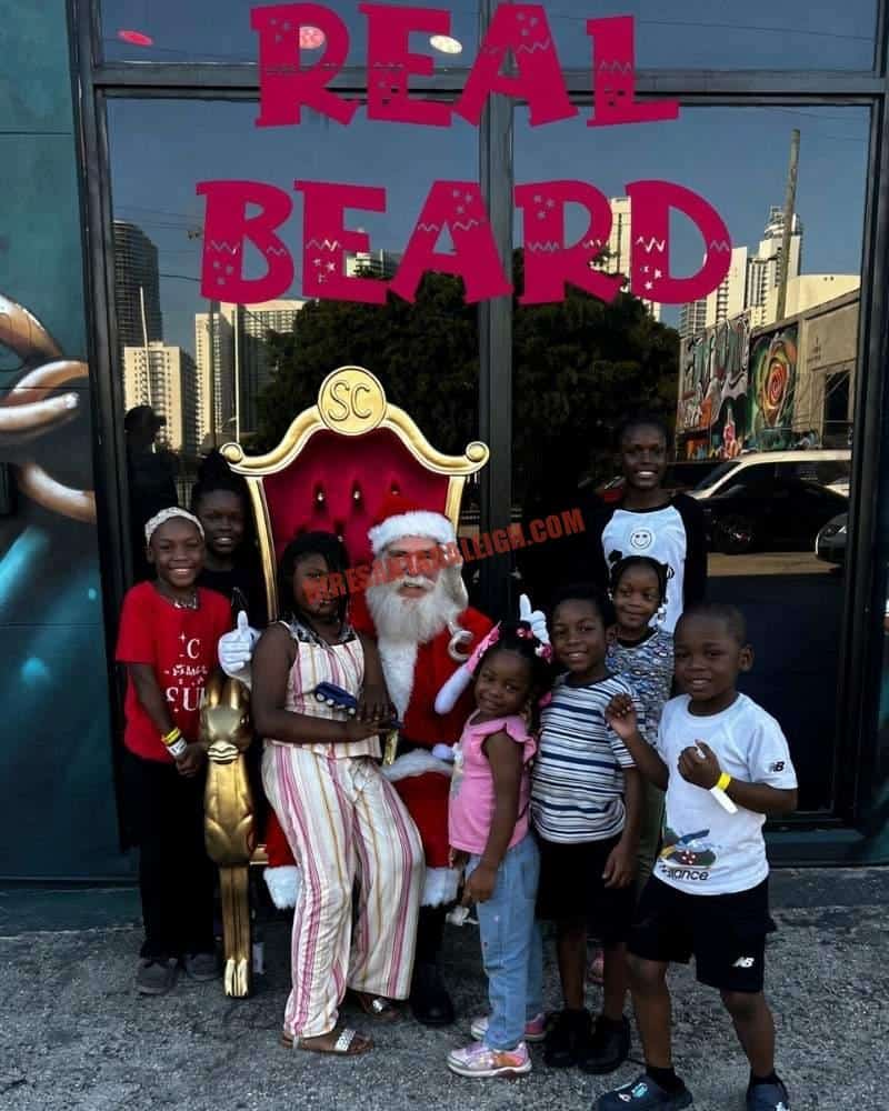 Hire Santa Wake Forest photo stop with Santa and children around him